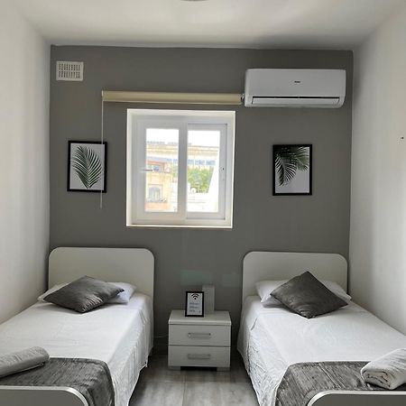 F3 Room 3, Private Room Two Single Beds Shared Bathroom Msida Extérieur photo