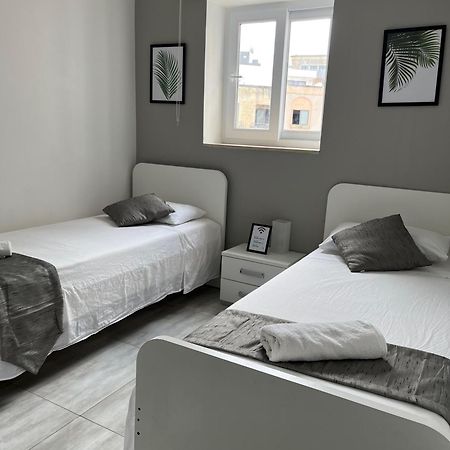 F3 Room 3, Private Room Two Single Beds Shared Bathroom Msida Extérieur photo