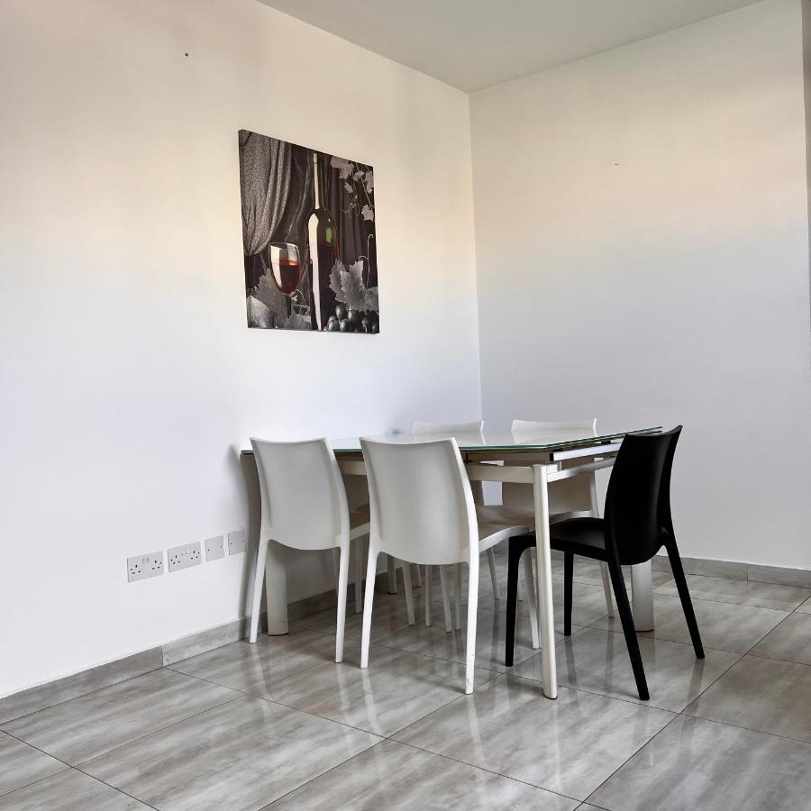 F3 Room 3, Private Room Two Single Beds Shared Bathroom Msida Extérieur photo