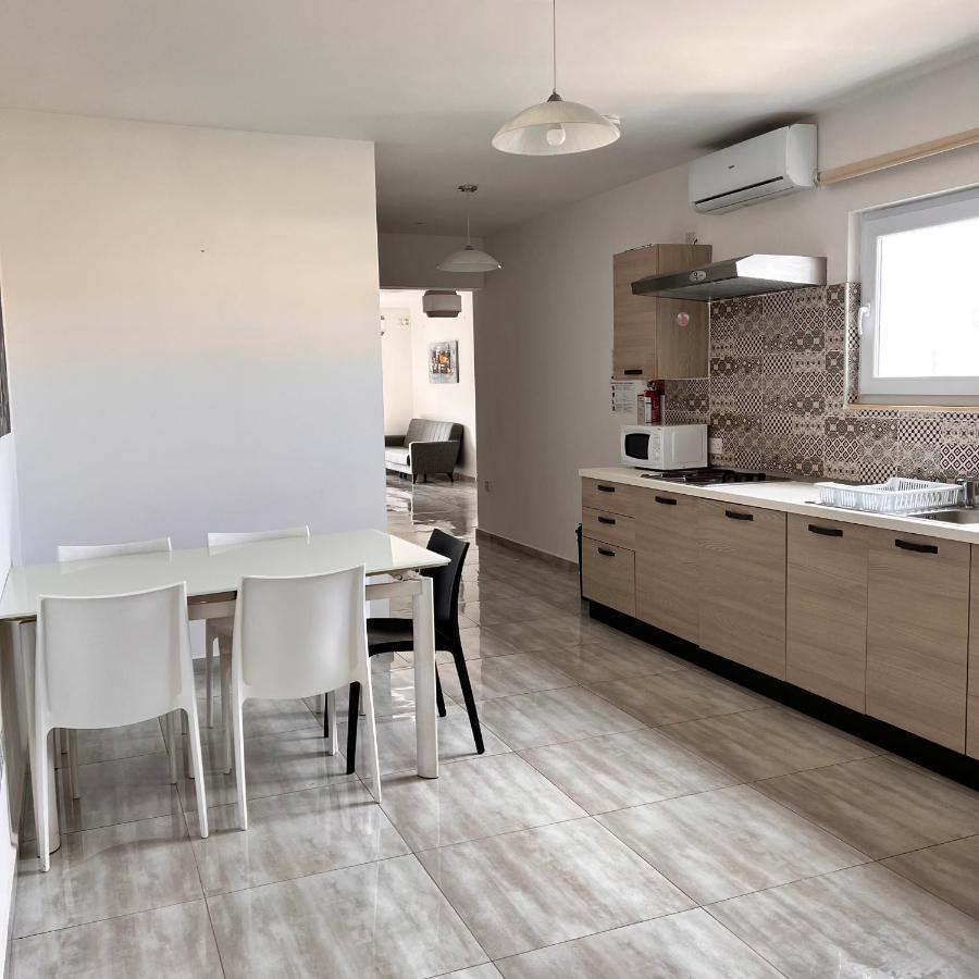 F3 Room 3, Private Room Two Single Beds Shared Bathroom Msida Extérieur photo