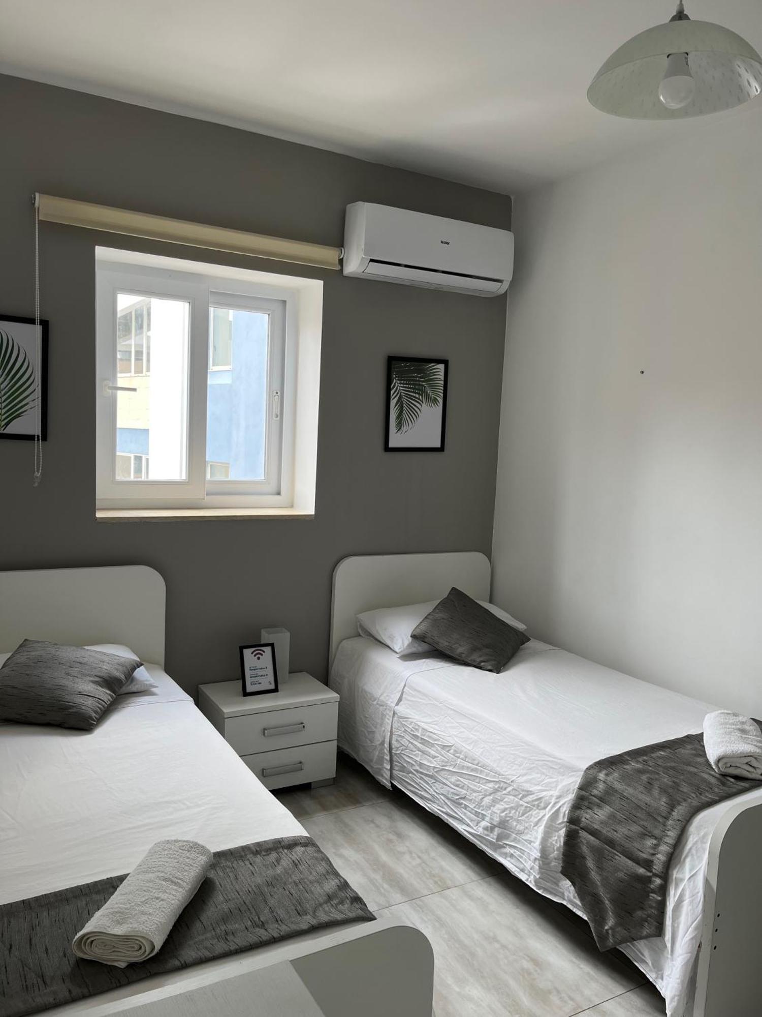 F3 Room 3, Private Room Two Single Beds Shared Bathroom Msida Extérieur photo