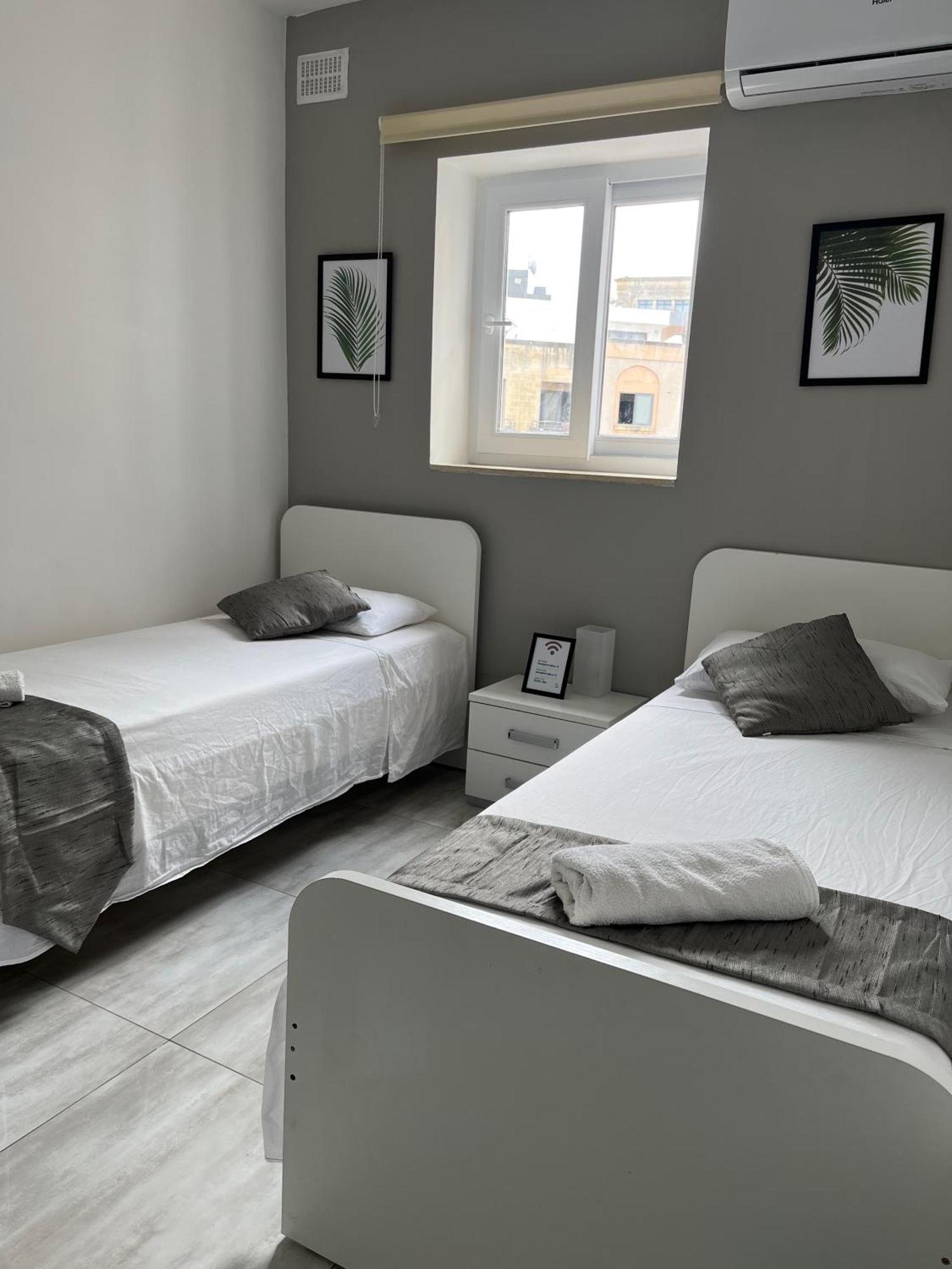 F3 Room 3, Private Room Two Single Beds Shared Bathroom Msida Extérieur photo
